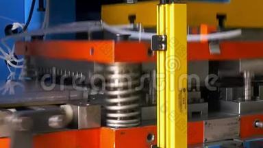 工业数控机床上<strong>金属薄板</strong>的切削孔穿孔冲压。